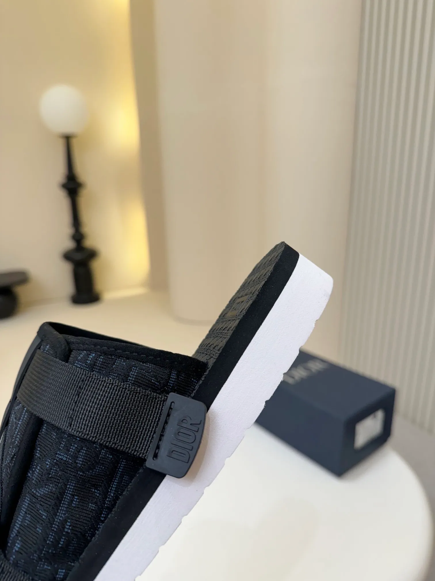 [Dior] P: 300💰 -Size: 38-46 Dior Dior D’s classic men’s slippers, high-end boutique, original material, pure cotton printed canvas upper, fine workmanship, super soft sole, casual, loose and comfortable, a must-have in summer!